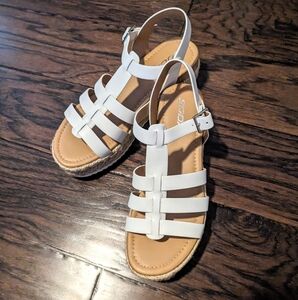 🌟Last Chance🌟Never Worn White Strappy Sandals